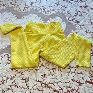 High Waisted Scrunch Bum Activewear Pants Leggings NWOT Women’s Small Yellow